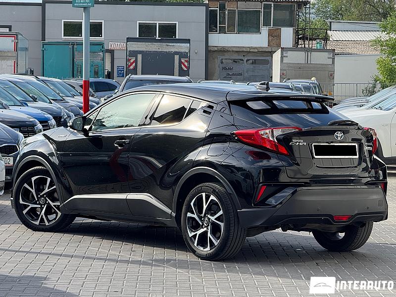 Toyota C-HR 2 toyota c-hr 2019