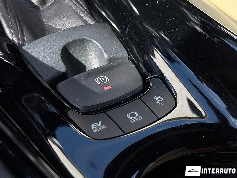 Toyota C-HR 13 toyota c-hr 2019