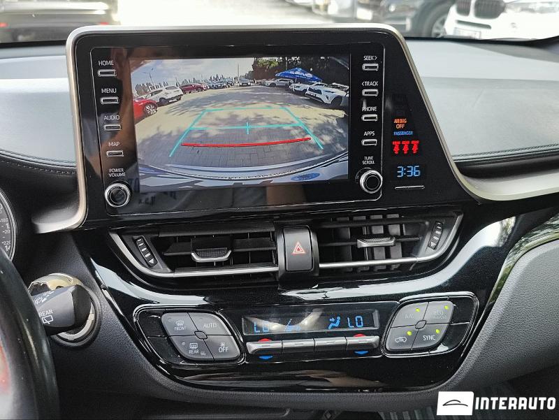 Toyota C-HR 12 toyota c-hr 2018