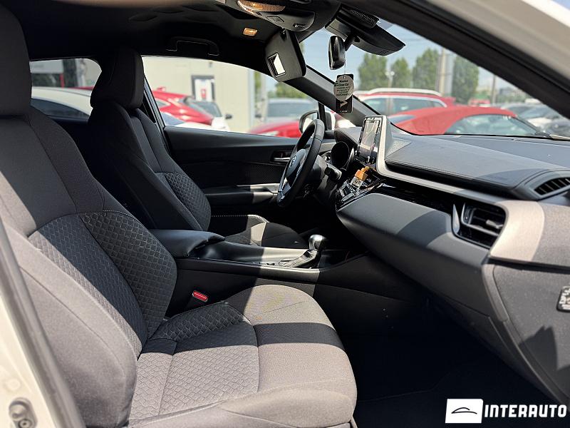 Toyota C-HR 18 toyota c-hr 2020