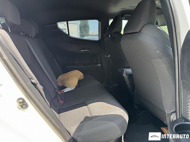 Toyota C-HR 17 toyota c-hr 2020