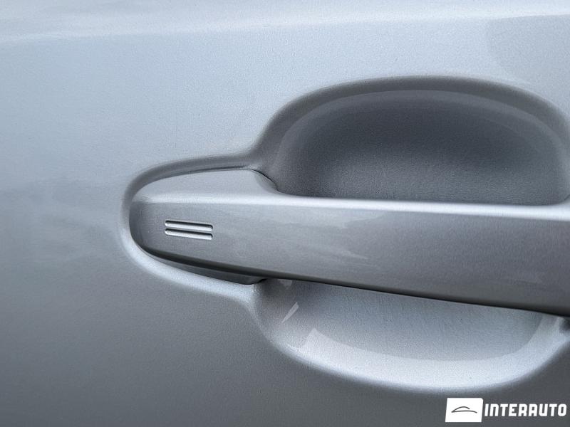 Toyota C-HR 17 toyota c-hr 2019