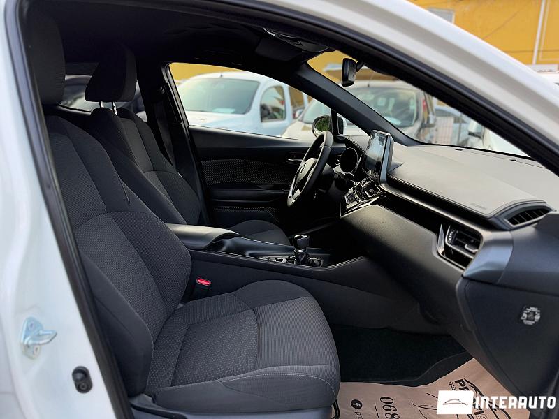 Toyota C-HR 16 toyota c-hr 2017