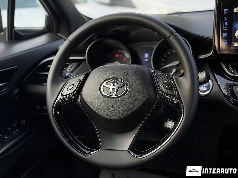 Toyota C-HR 11 toyota c-hr 2017