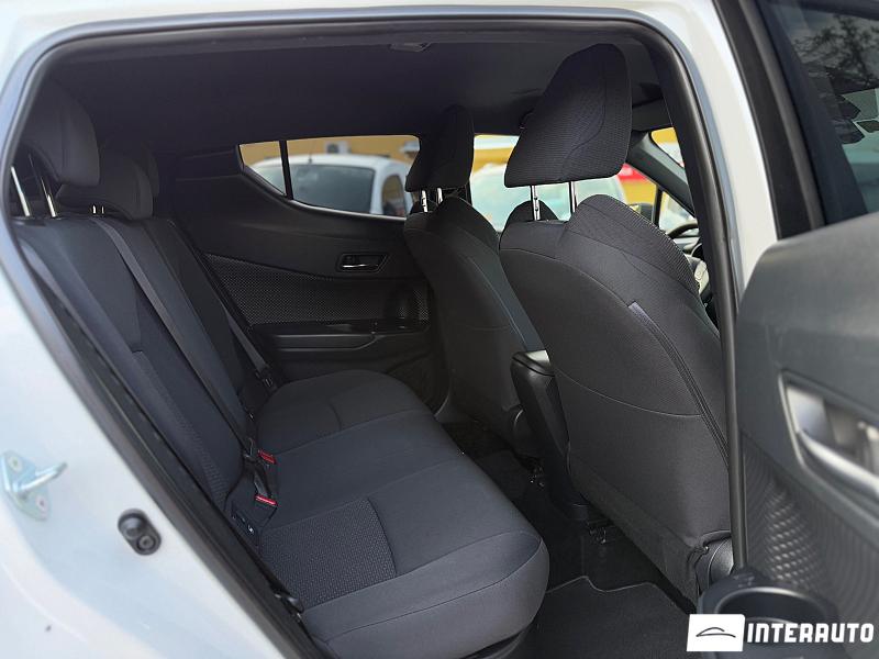 Toyota C-HR 17 toyota c-hr 2017