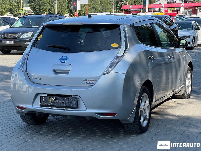Nissan Leaf 2 nissan leaf 2011