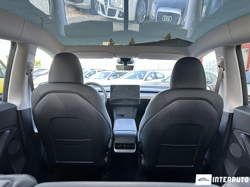 Tesla Model Y 12 tesla model y 2024