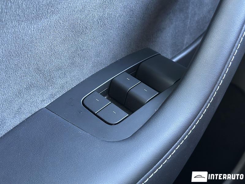 Tesla Model Y 5 tesla model y 2024