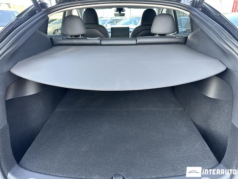 Tesla Model Y 16 tesla model y 2024