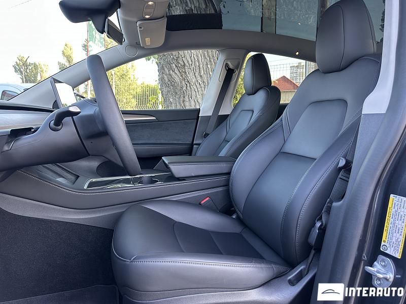 Tesla Model Y 7 tesla model y 2024