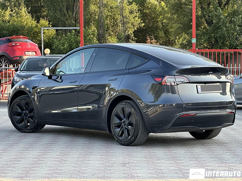 Tesla Model Y 2 tesla model y 2024
