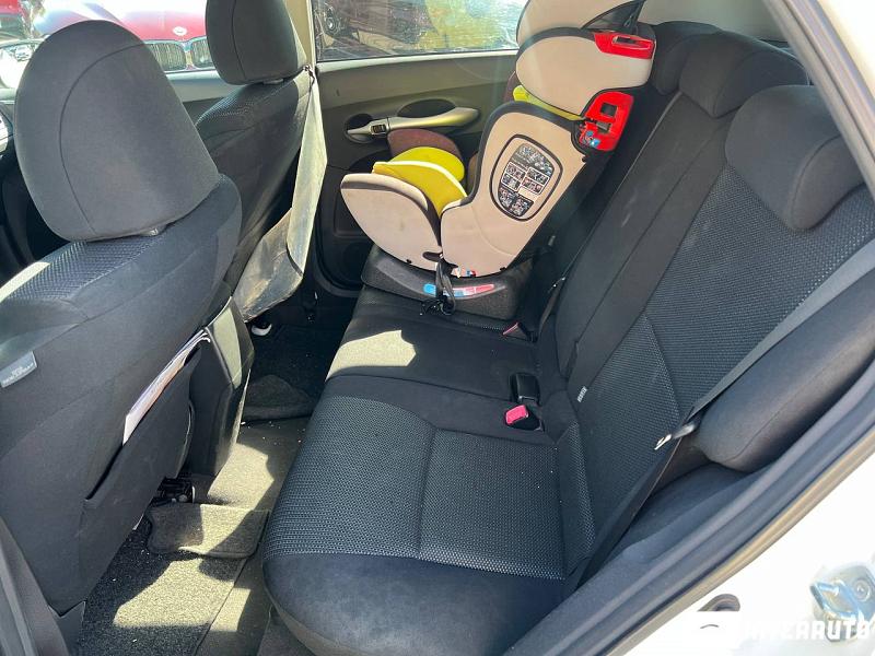 Toyota Auris 14 toyota auris 2011