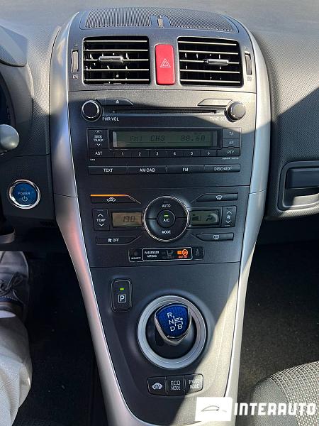 Toyota Auris 11 toyota auris 2011