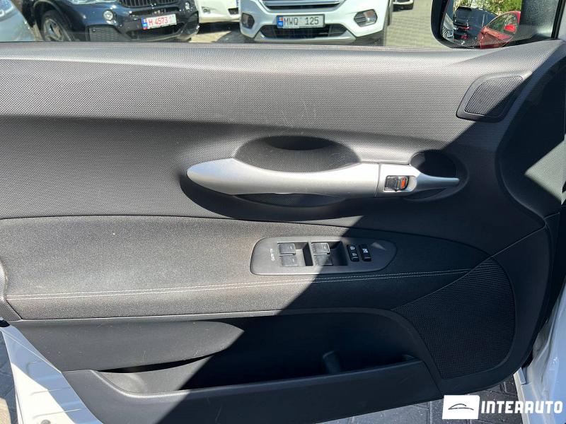 Toyota Auris 5 toyota auris 2011