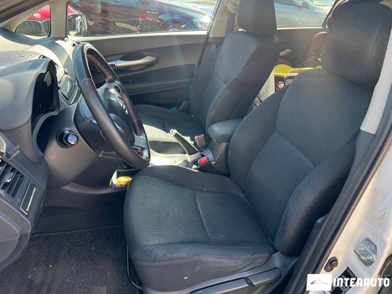 Toyota Auris 6 toyota auris 2011