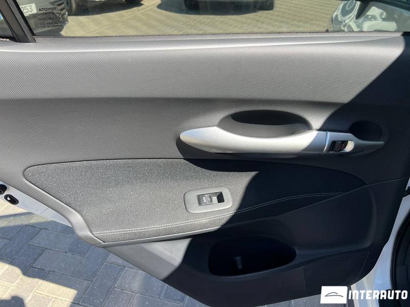 Toyota Auris 13 toyota auris 2011