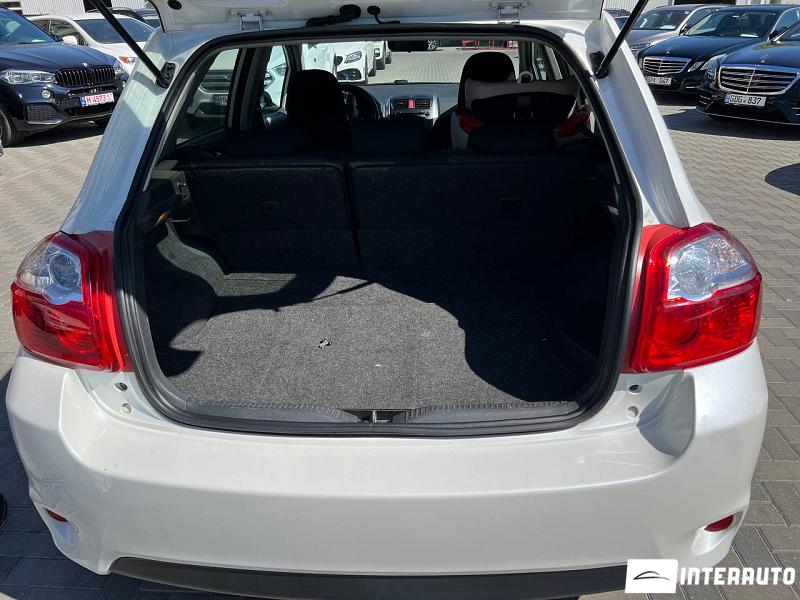 Toyota Auris 15 toyota auris 2011