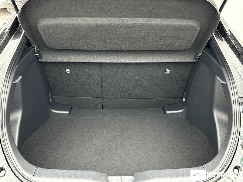 Toyota C-HR 19 toyota c-hr 2024