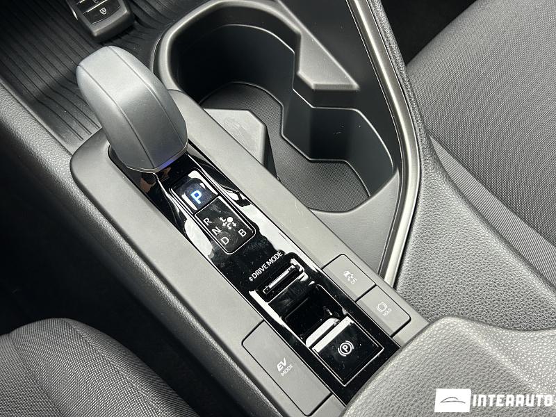 Toyota C-HR 15 toyota c-hr 2024