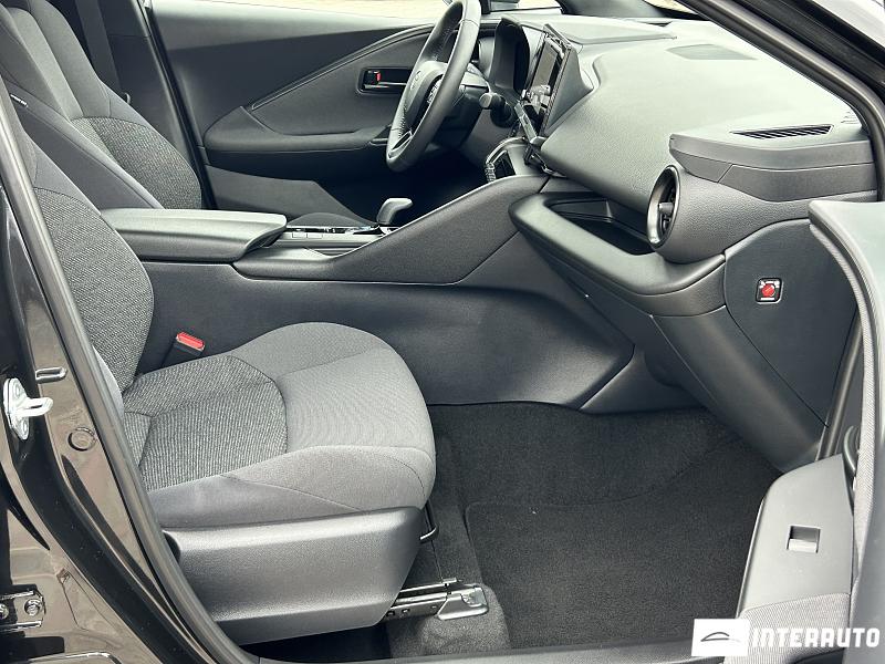 Toyota C-HR 16 toyota c-hr 2024