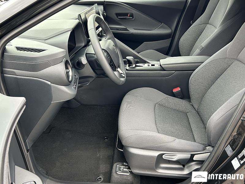 Toyota C-HR 9 toyota c-hr 2024