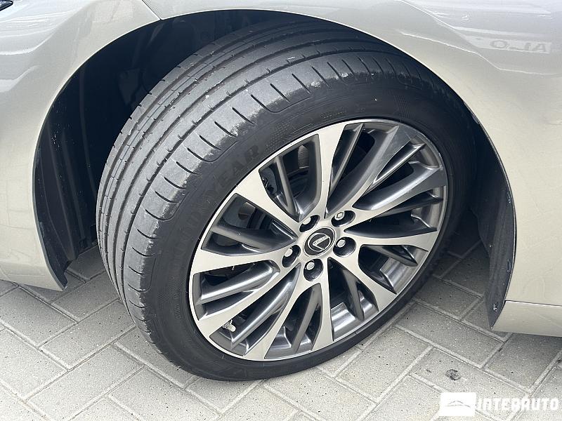 Lexus ES 300h 21 lexus es 300h 2019