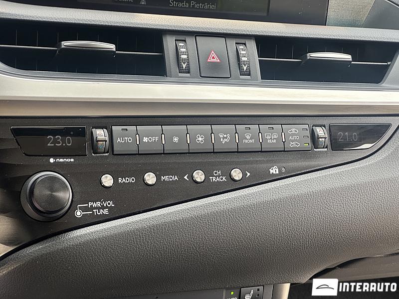 Lexus ES 300h 12 lexus es 300h 2019