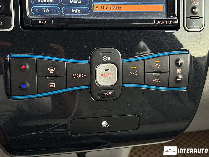 Nissan Leaf 11 nissan leaf 2011