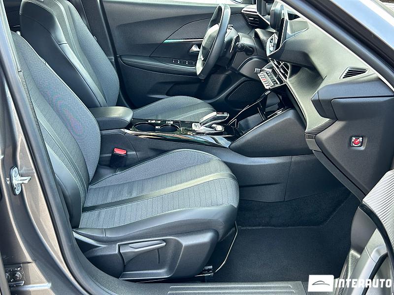 Peugeot 2008 15 peugeot 2008 2021