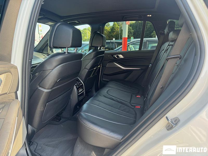 BMW X5 4.0i 7 bmw x5 4.0i 2019