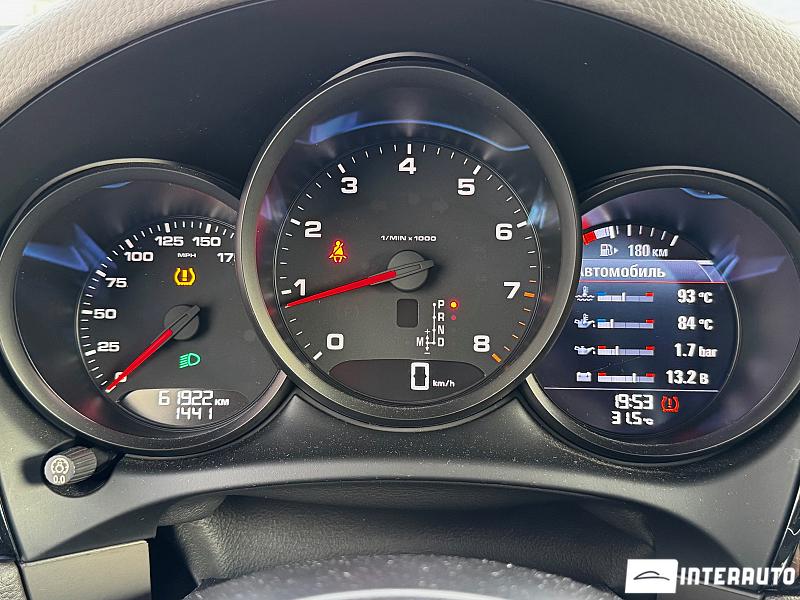 Porsche Macan 12 porsche macan 2018