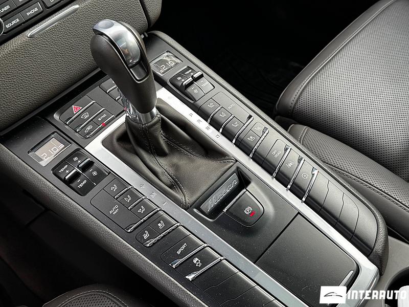 Porsche Macan 16 porsche macan 2018