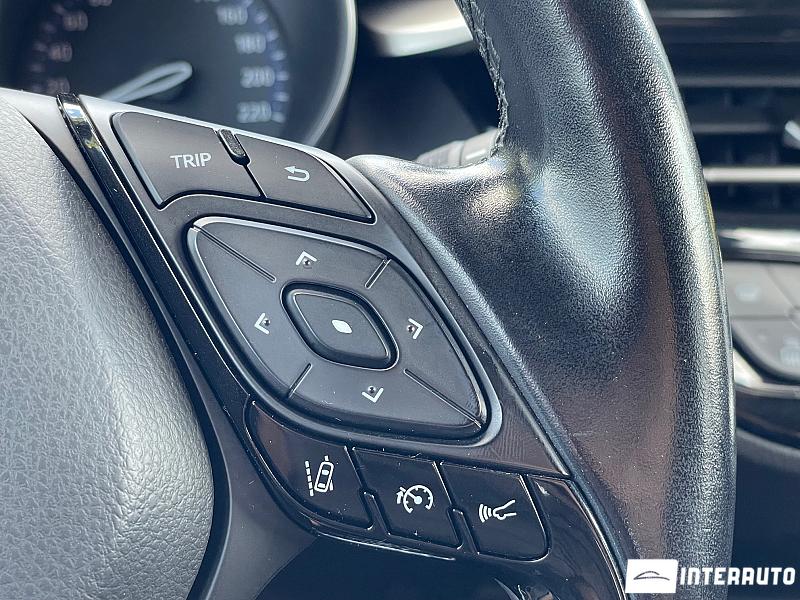 Toyota C-HR 11 toyota c-hr 2017