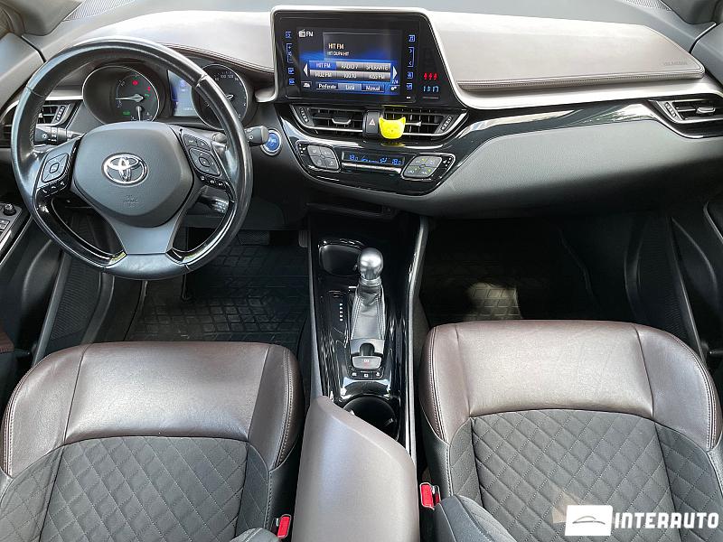 Toyota C-HR 8 toyota c-hr 2017