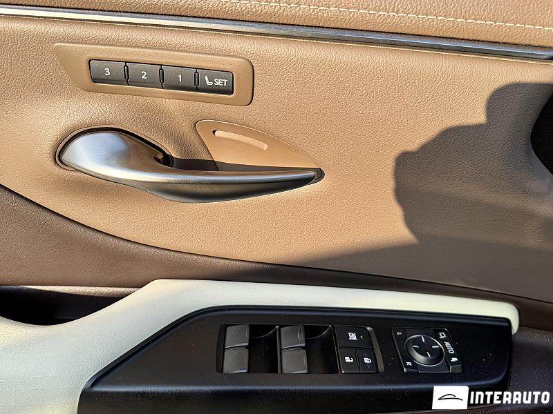 Lexus ES 300h 21 lexus es 300h 2019