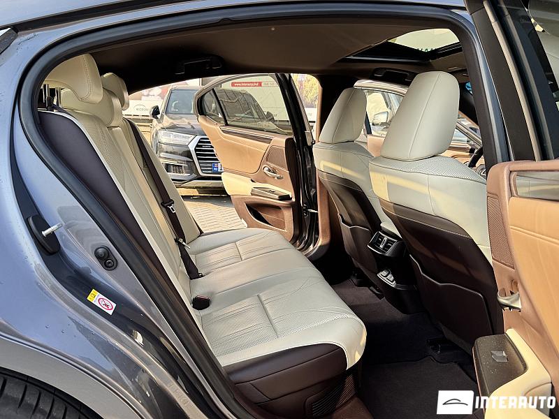 Lexus ES 300h 16 lexus es 300h 2019