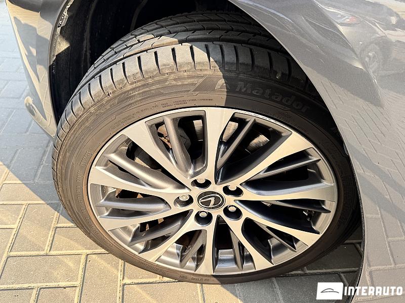 Lexus ES 300h 18 lexus es 300h 2019