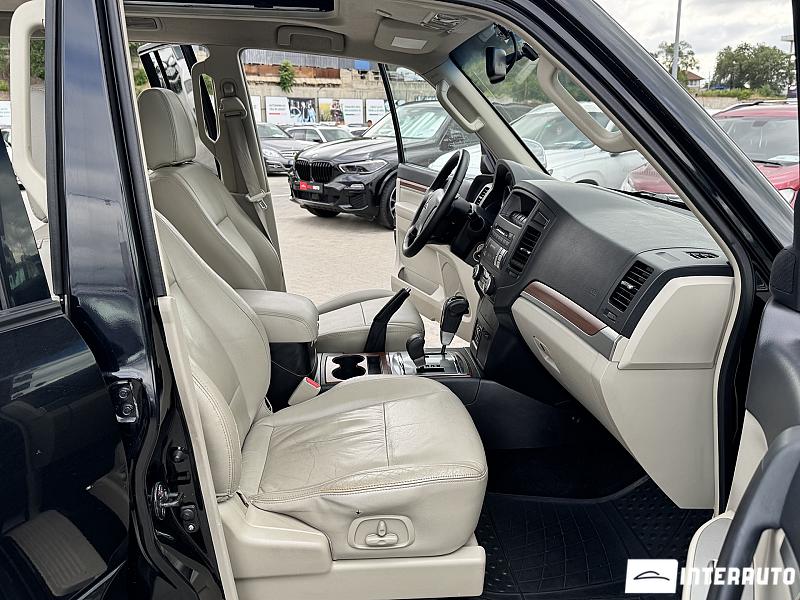 Mitsubishi Pajero 16 mitsubishi pajero 2009