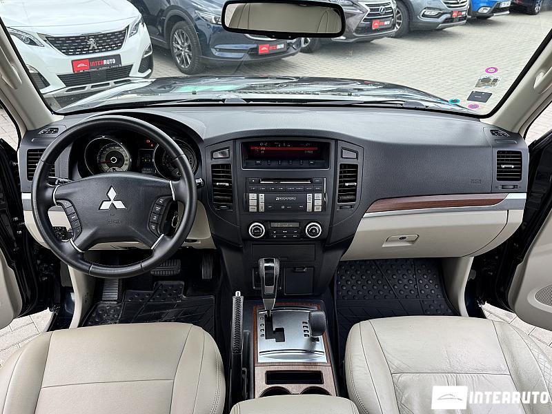 Mitsubishi Pajero 6 mitsubishi pajero 2009