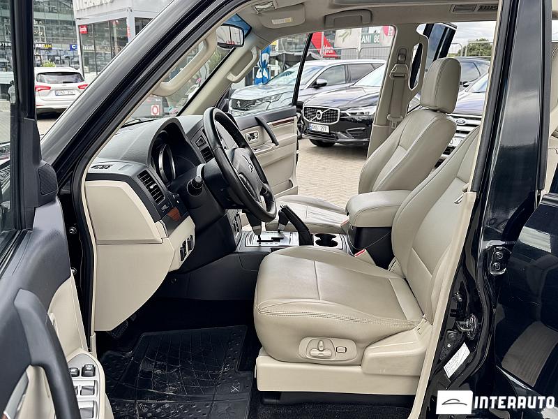 Mitsubishi Pajero 5 mitsubishi pajero 2009