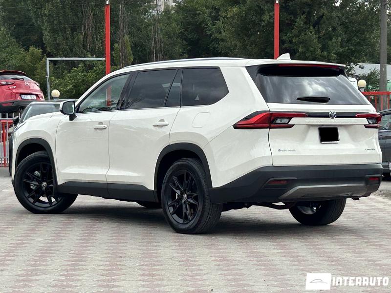 Toyota Grand Highlander 2 toyota grand highlander 2024