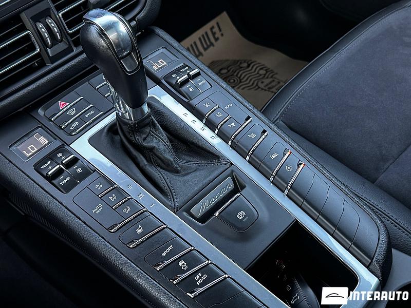 Porsche Macan 15 porsche macan 2020