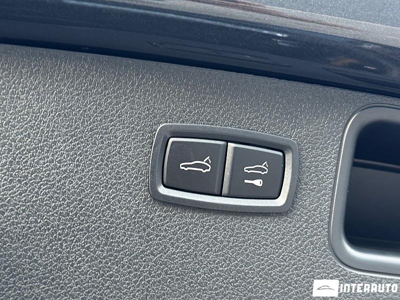 Porsche Macan 17 porsche macan 2020