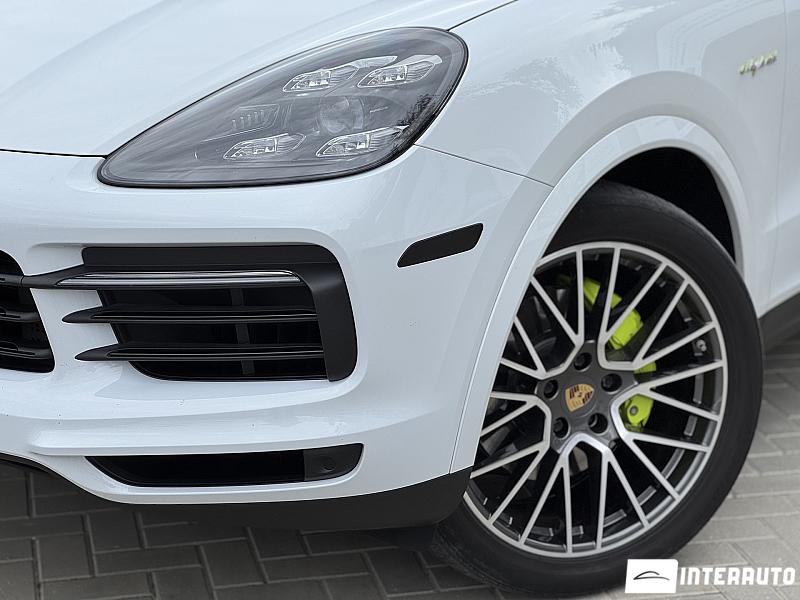 Porsche Cayenne E-Hybrid Coupe 3 porsche cayenne e-hybrid coupe 2020