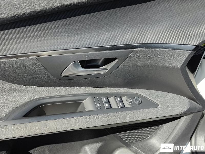 Peugeot 3008 12 peugeot 3008 2020