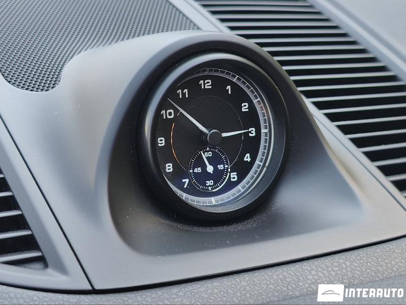 Porsche Macan 13 porsche macan 2022