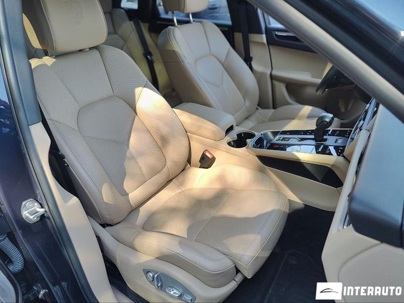 Porsche Macan 8 porsche macan 2022