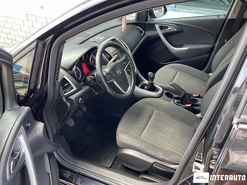 Opel Astra 11 opel astra 2011