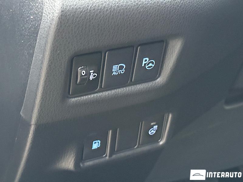 Toyota C-HR 11 toyota c-hr 2017