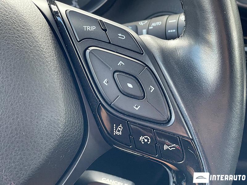 Toyota C-HR 12 toyota c-hr 2018